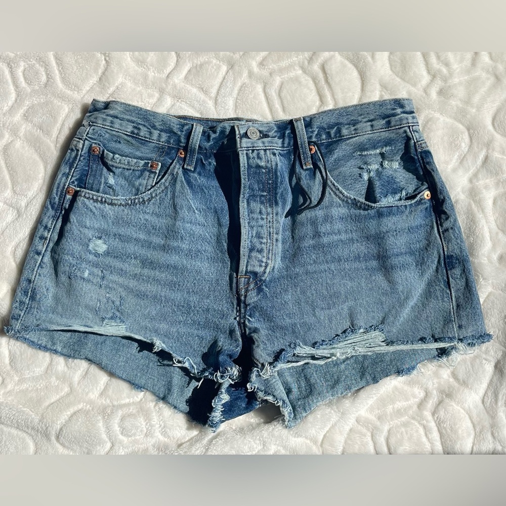 LEVI’S 501 DENIM SHORTS